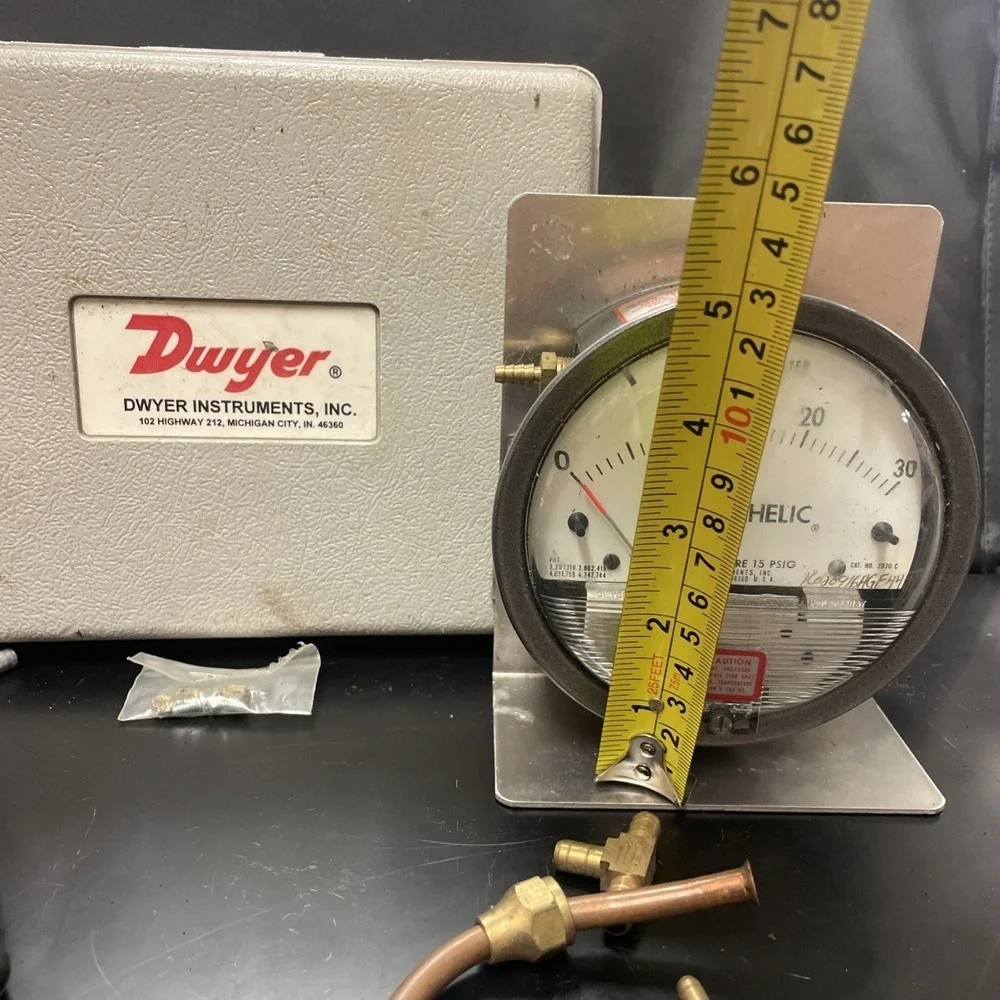 Dwyer 2030 Magnehelic Differential Pressure Gauge (0-30